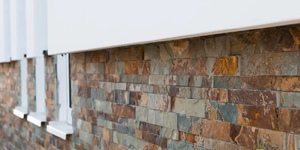Натуральный камень на фасаде и цоколе дома фото 3D панели RKS SLATE Cланец Multicolor Classic купить с доставкой (7)