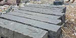Палисад из известняка RKS SLATE Belgian Black колотый (4)