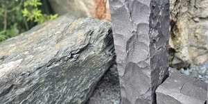 Палисад из известняка RKS SLATE Belgian Black колотый (3)