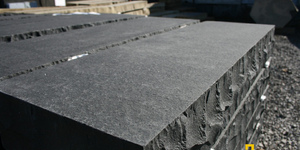 Ступень из камня, Belgian Black, колотая от RKS SLATE 3