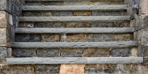 Ступень из камня, Belgian Grey, колотая (1)