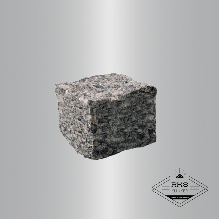 Колотая брусчатка из Софиевского гранита в Ростове-на-Дону