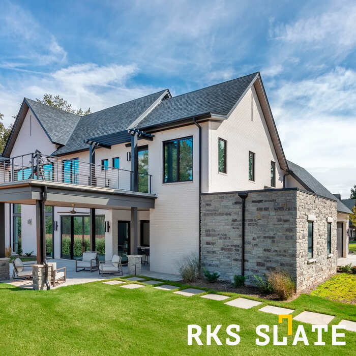 Фасадный облицовочный камень Grey Quartz Temple в Ростове-на-Дону