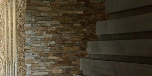 Каменная стена в интерьере 3D панели RKS SLATE Кварцит Multi Quartz Country заказать в РКС Клинкер с доставкой (10)