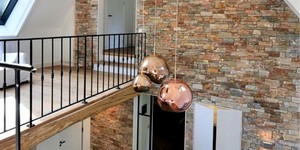 Каменная стена в интерьере из 3D панели RKS SLATE  Кварцит Biege Quartz Country фото интерьера, купить камень с доставкой в РКС Клинкер (20)