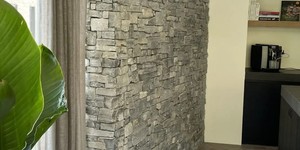 Каменная стена в интерьере фото 3D панели RKS SLATE Гранит Sesame Grey Country заказать (2)