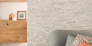Каменная стена в интерьере фото 3D панели RKS SLATE Кварцит White Quartz Classic купить камень для стен с доставкой (17)