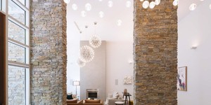 Натуральный камень в интерьере фото 3D панели RKS SLATE Кварцит Multi Quartz Country современные решения для стен (2)