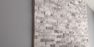 Стена из камня в интерьере 3D панели RKS SLATE Мрамор Cloudy Grey купить с доставкой (1)