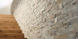 Каменная стена у лестницы купить 3D панели RKS SLATE Кварцит Beige Slate (2)