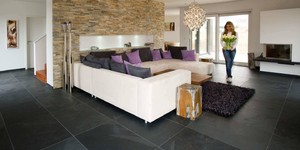 Акцентная стена в гостиной из камня 3D панели RKS SLATE Сланец Beige Slate Classic фото (5)