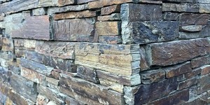 Натуральный камень на стенах дома фото 3D панели RKS SLATE Сланец Cedar Slate Rockface готовый объект фото (3)