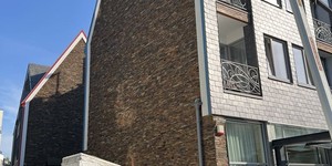 Натуральный камень на стенах дома фото 3D панели RKS SLATE Сланец Cedar Slate Rockface готовый объект фото (5)